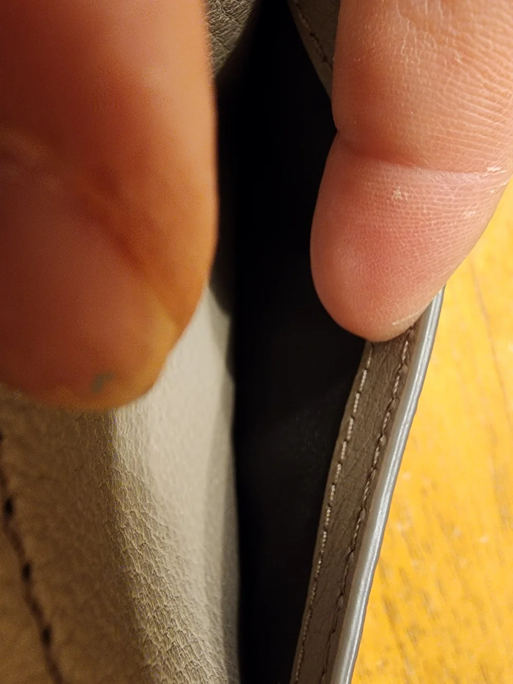 Marc Jacobs The Softshot Mini Compact Wallet is crafted from grained leather